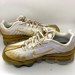 Nike Womens Air Vapormax 360 Gold. 7